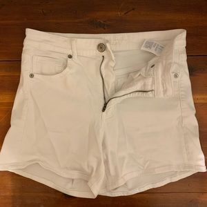 American Eagle white shorts